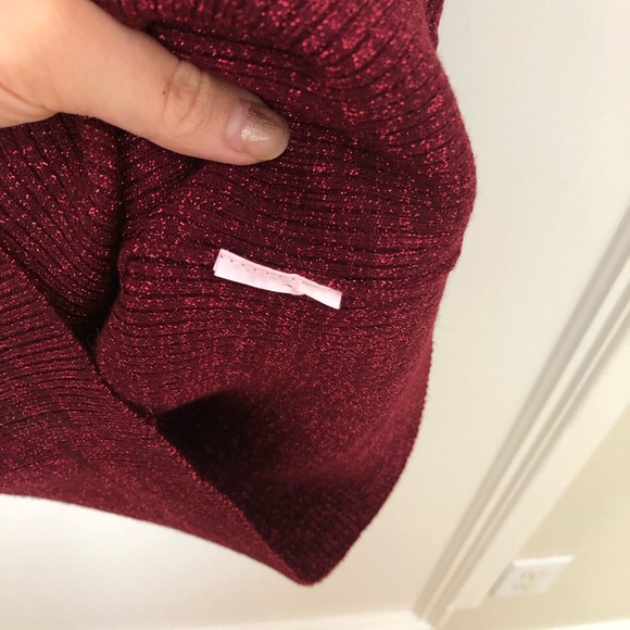 3/$10 Dark Red Sparkly Metallic Turtleneck Tank Top XS Festive Layering - Picture 4 of 9